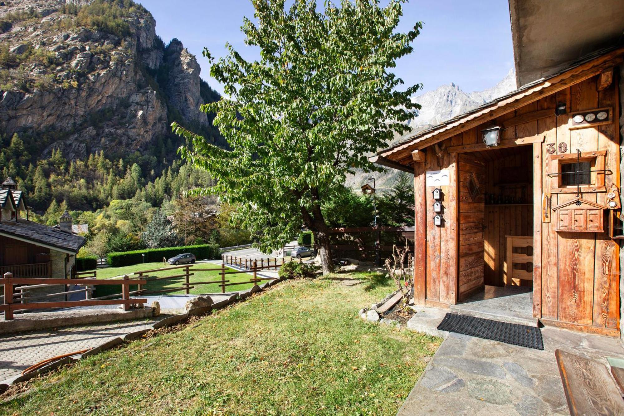 Aiguille Noire La Maison De Courma Courmayeur