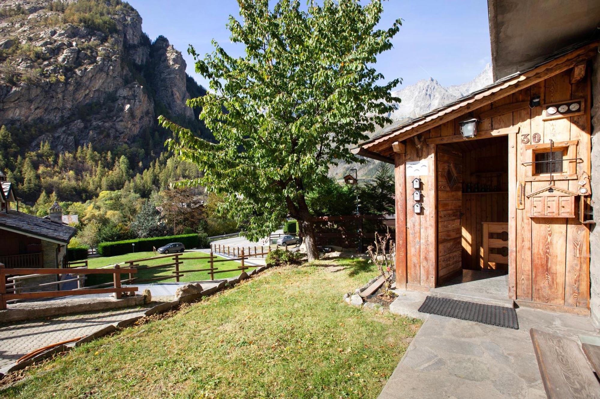 Aiguille Noire La Maison De Courma Apartment Courmayeur